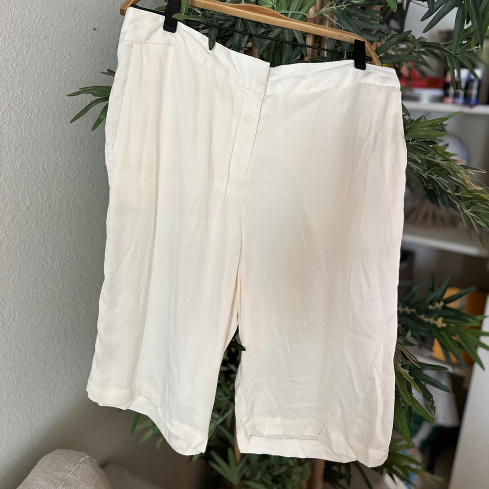 Vintage Worthington Ivory Silky Bermuda Shorts